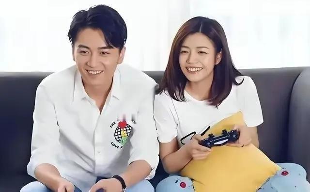 离婚才 4 个月，陈晓就给前妻陈妍希上了一课。一个是越来越帅的阳光暖男，而另一个