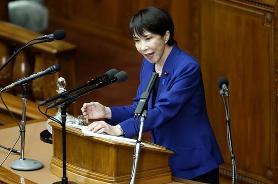 日本这下知道疼了吧？
中国三张禁令直接锁喉日本军工，稀土出口砍半镝铽直接归零，G