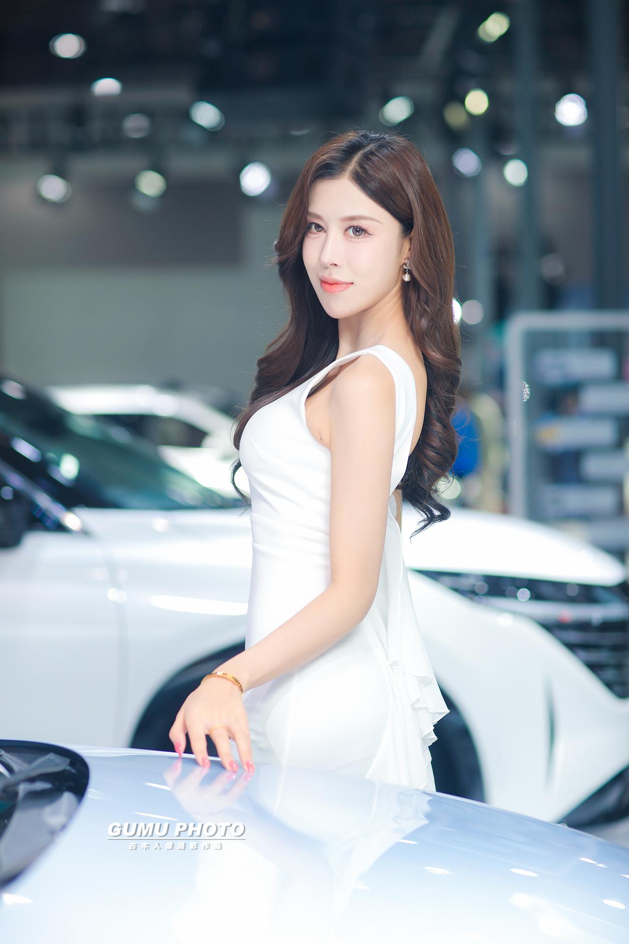 2025贵阳汽车文化节东风日产展台模特小姐姐
