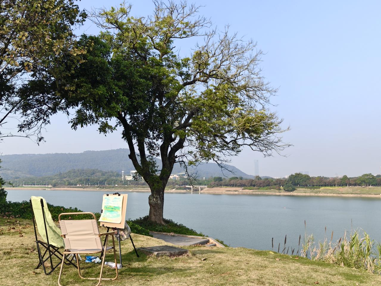 现在学美术真的是昂贵啊，初中学生成绩不好，怕她考不上高中，决定让她去学美术，到时