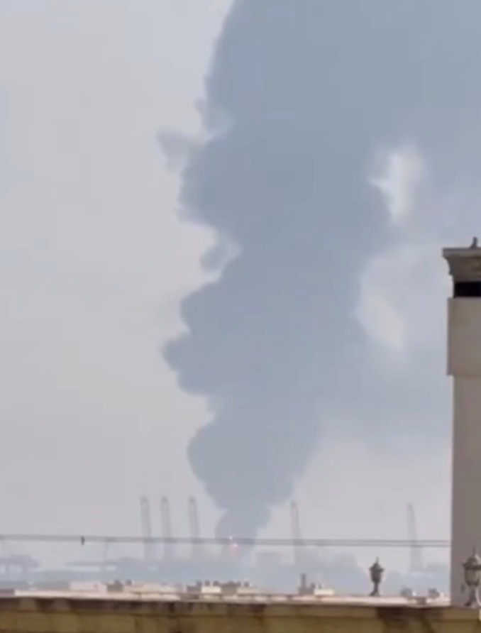 🔻伊朗革命卫队圣城旅发言人：“友好国家阿曼塞拉莱港遇袭事件显得极为可疑，我们尊