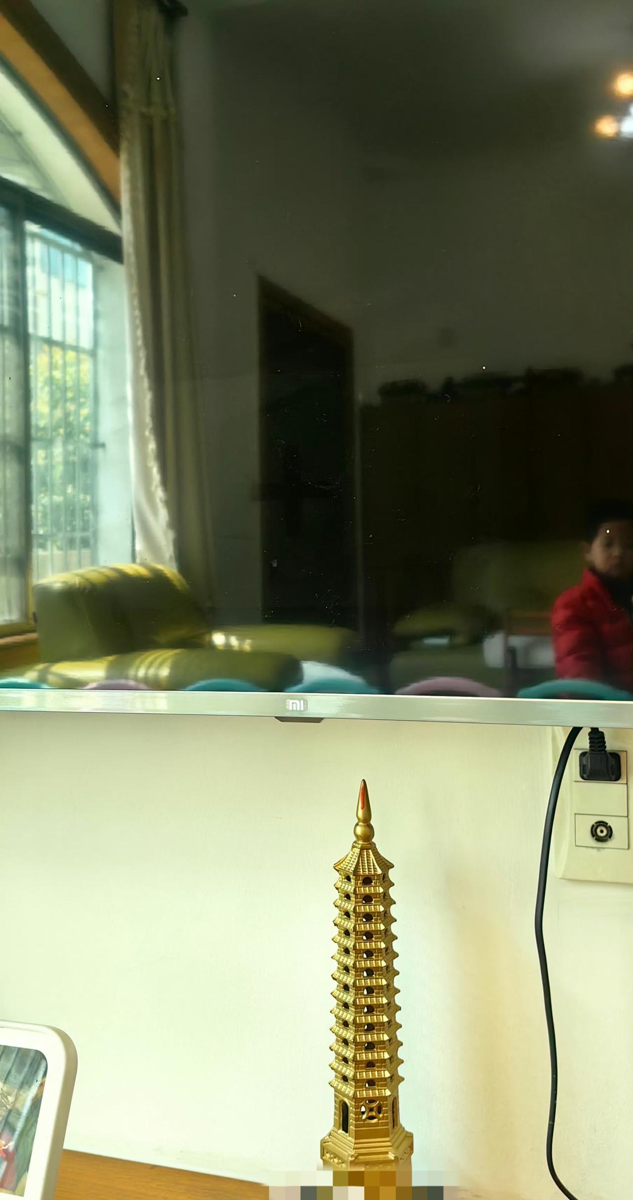 家里小米电视坏了，屏幕不亮，但是有声音。网上一查，是背光灯坏了，出现这种问题的小