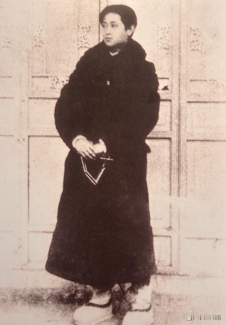 熊成基，字味根，江苏扬州人，清末民主革命者，同盟会会员。1908年曾领导安庆新军