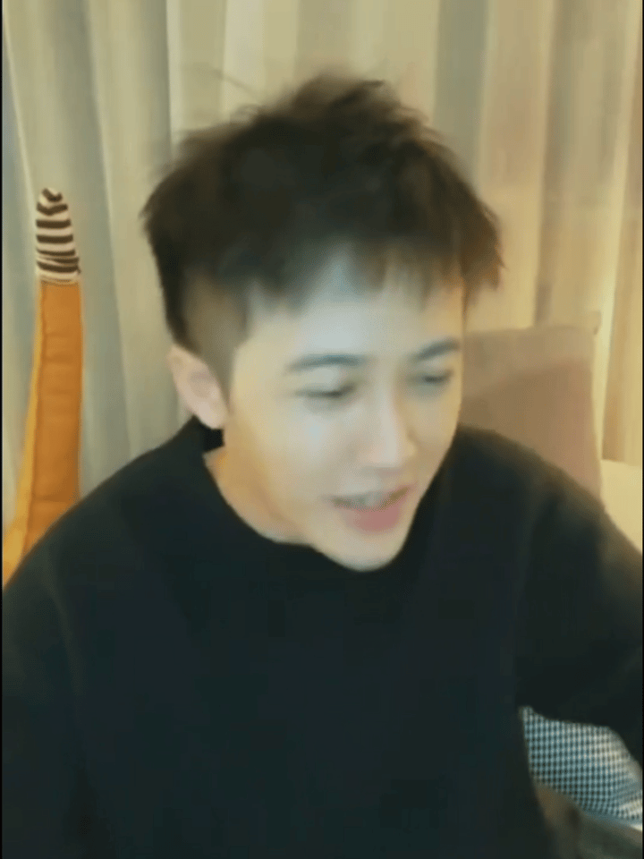 檀健次年纪轻轻怎么秃顶了 