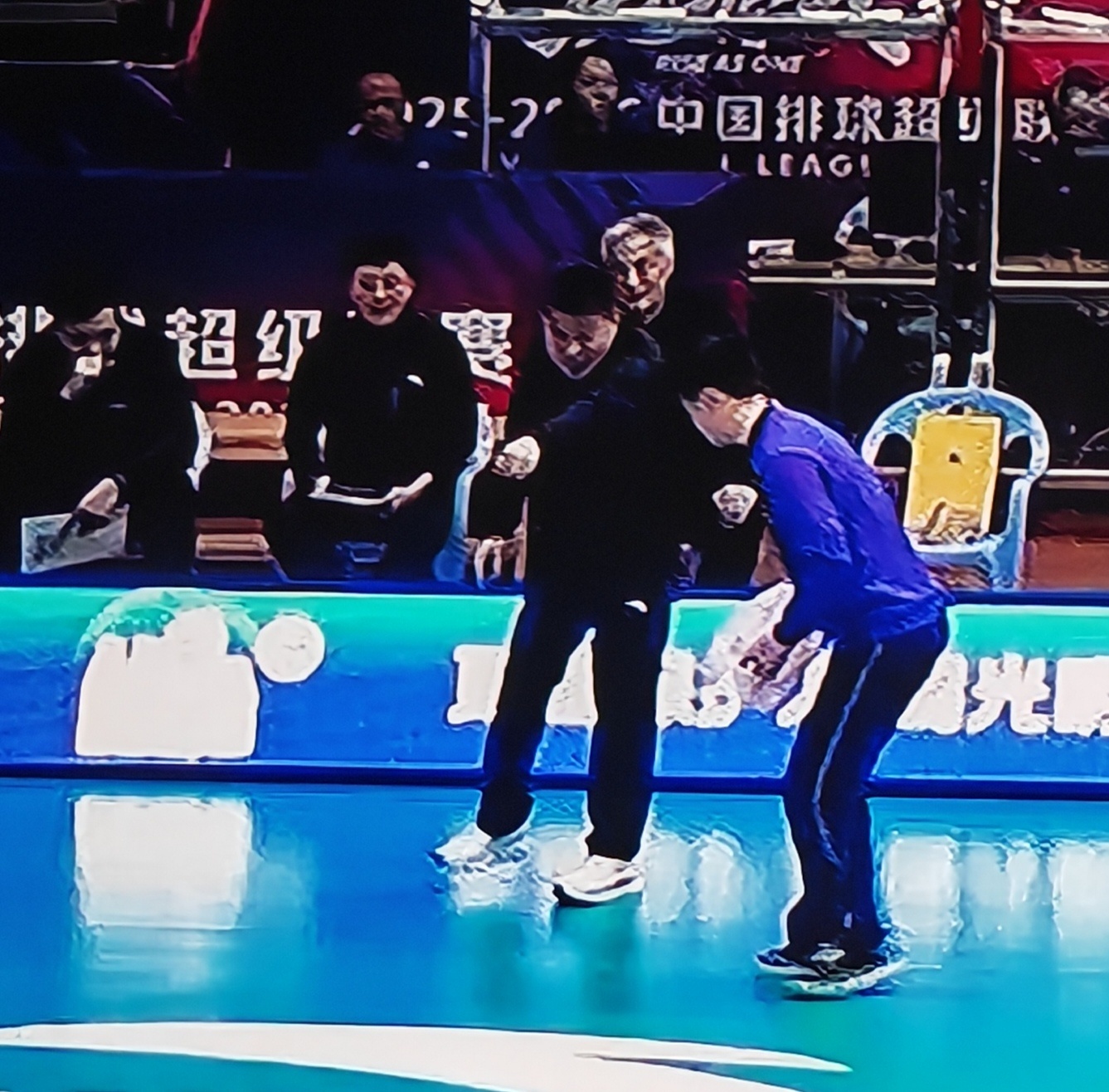 老蔡头现场指导如何擦地