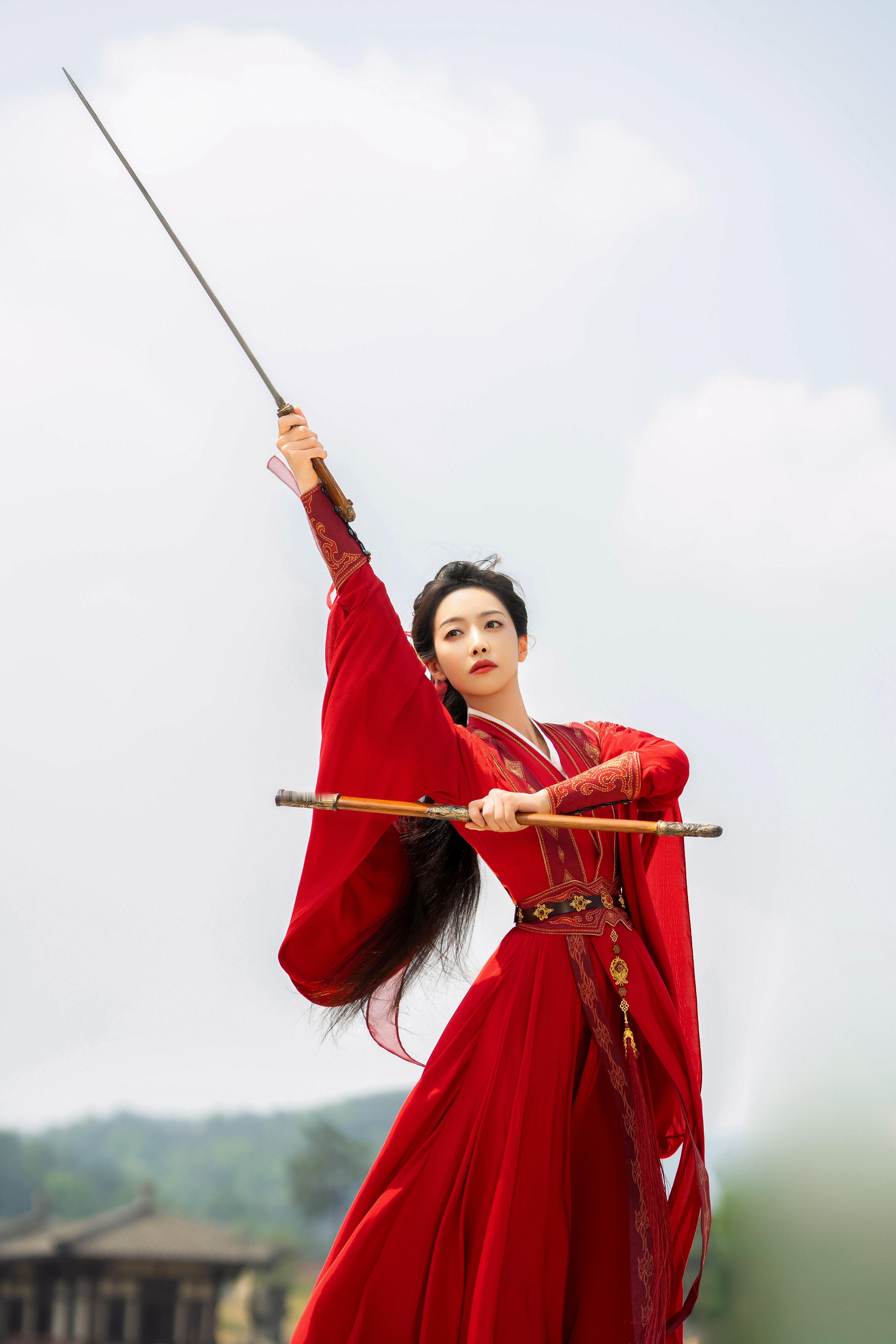 宋茜[超话] 📷万事皆顺瑜 热血衷肠，意气风发。每晚18:00，看楚瑜英姿飒沓