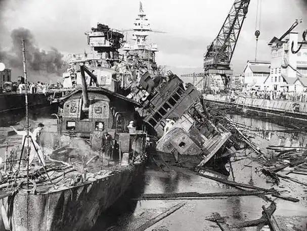 特朗普当着日本首相高市早苗的面，狠狠揭开日本的历史伤疤。记者质问美国突袭伊朗为啥