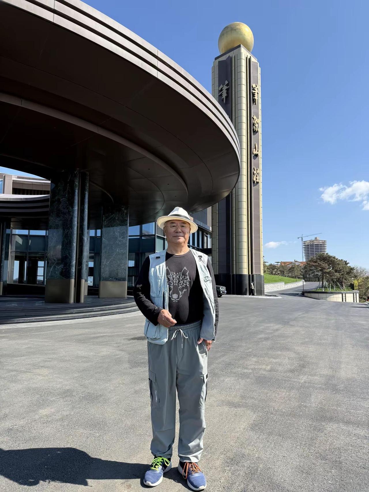 人的一生最大的财富是什么。健康的身心、清醒的自我，以及能随时重建生活的能力。