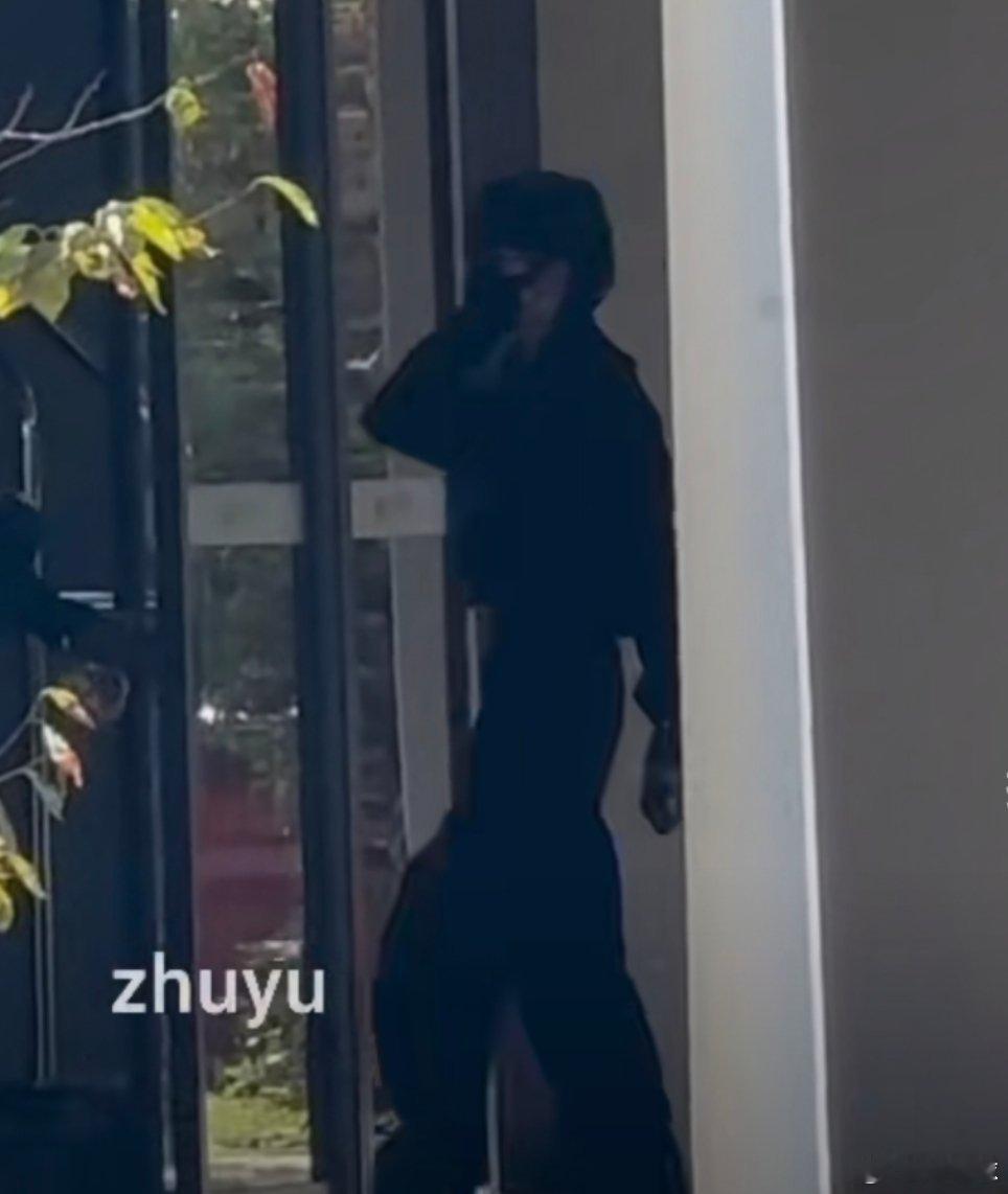 Desire4上海出发重庆见面会星星好薄一片呀[捂嘴哭]邱邱感觉状态回来一点[憧