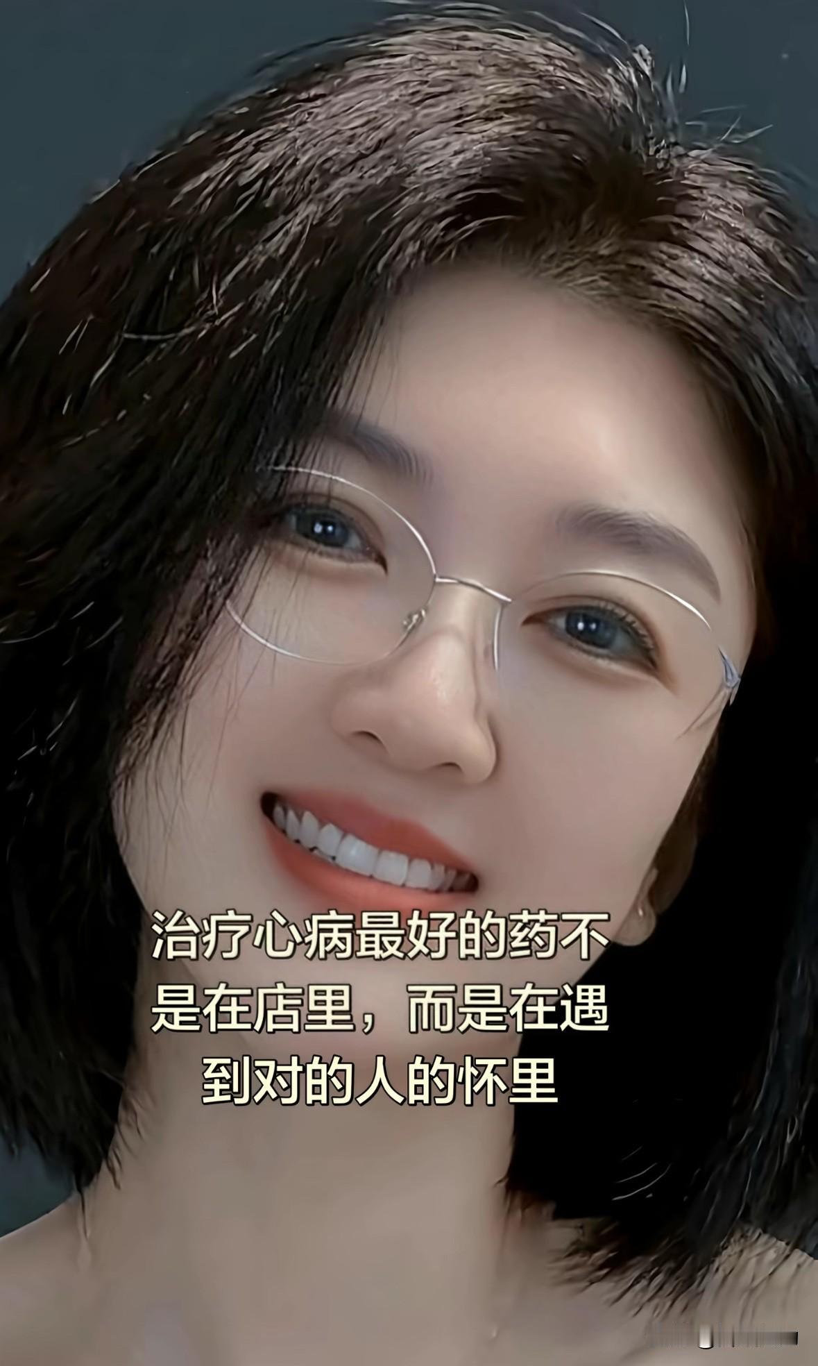 我觉得在心里，的确是有些人值得用一生中去爱的！如果这个人日落西山的时候，你还在他