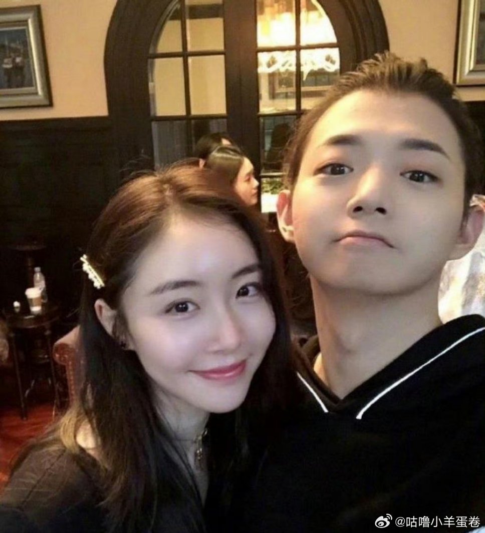 霍尊前女友陈露发无犯罪证明所以到底怎么了……只知道之前看综艺听见他唱歌后面就没有