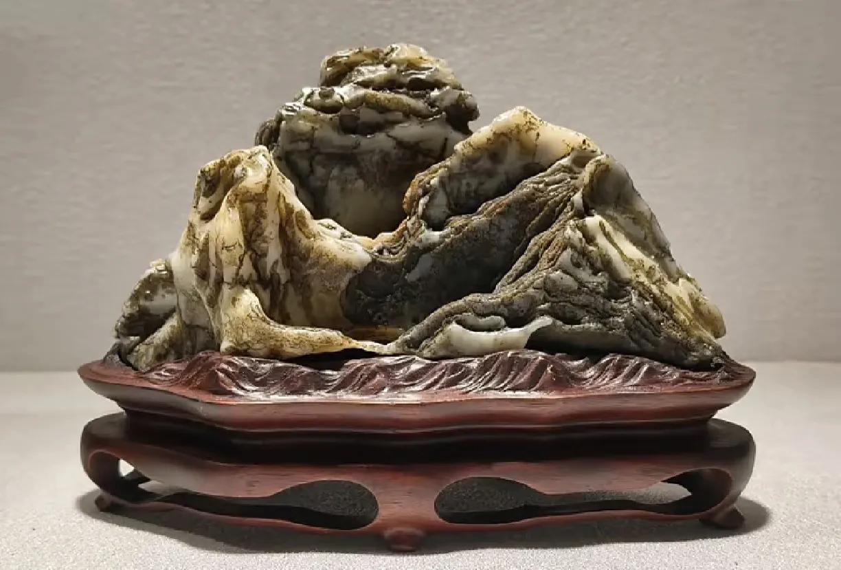 奇石欣赏（10）
给这奇石取个名字吧一一