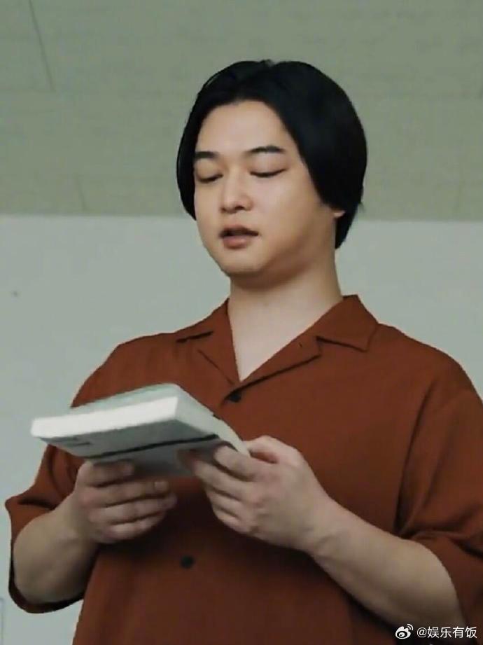 千叶雄大胖成真熊大了 近日，日本男演员千叶雄大的一组近照在社交平台流传，因身形较