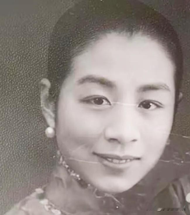 1947年，57岁北交大校长张福运，趁妻子熟睡，悄悄来到17岁养女房间。不久后养