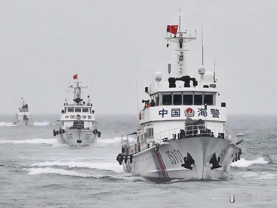 美舰护航军火船妄图暗闯台海？海警常态化执法+山东舰全域警戒，美式灰色操作彻底失灵