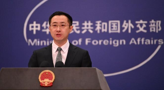 高市早苗是真急了，往日在涉台问题上的强硬劲儿全没了，如今沦为“求援专业户”，一边