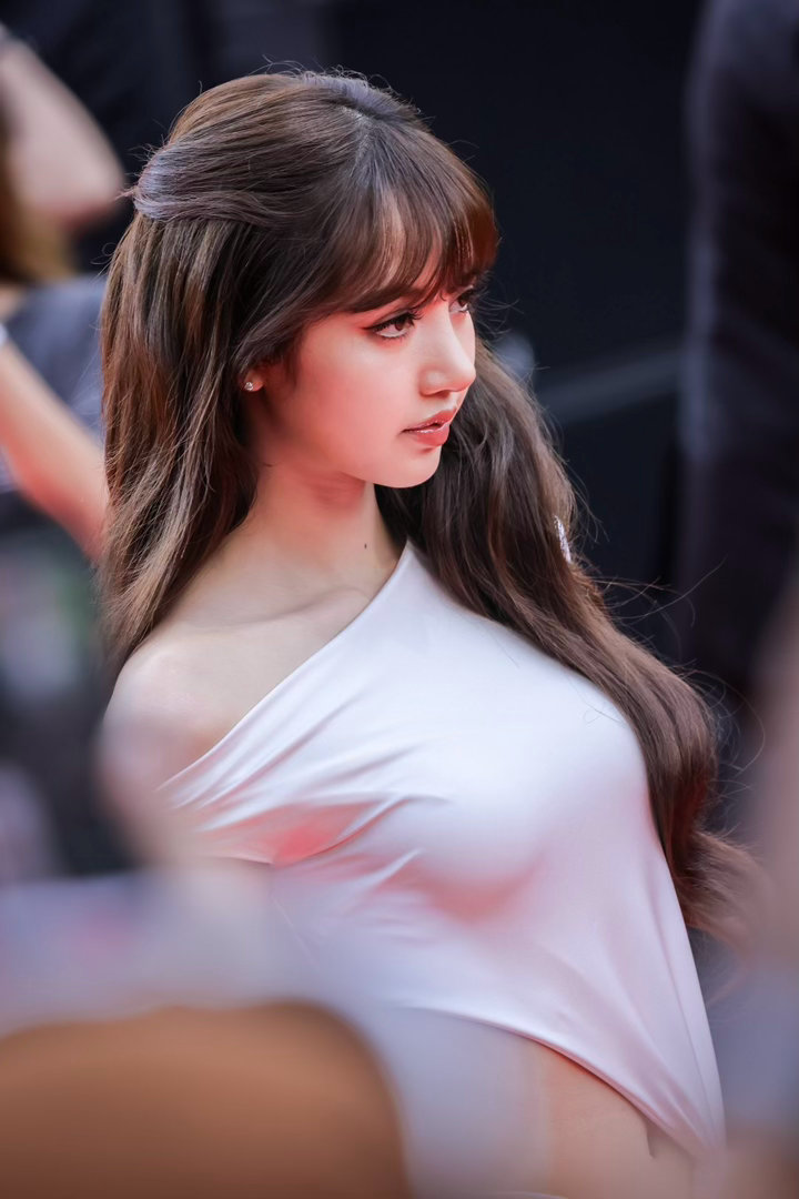 LISAlisa Lisa x 资生堂好优越的五官啊我女 