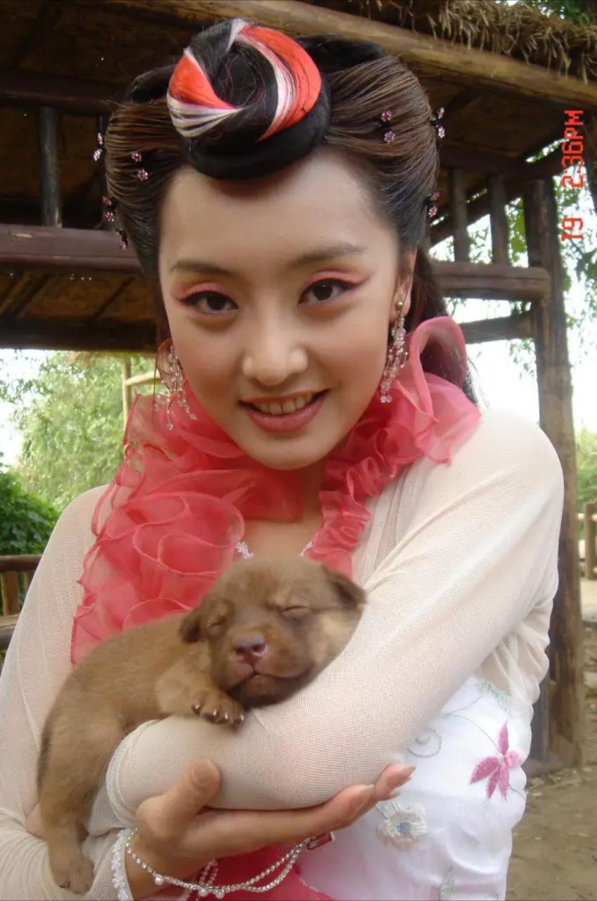 【来自投稿】2005年，电视剧《欢天喜地七仙女》中各位女演员的拍摄幕后照 ​​​