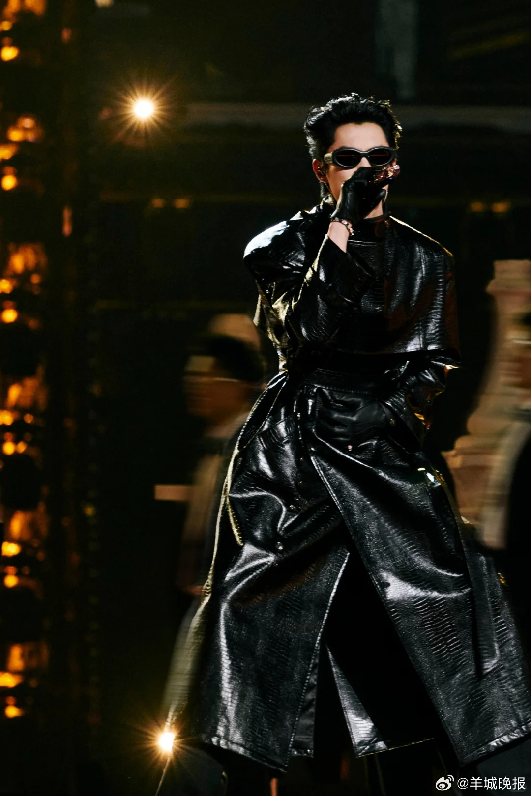 【哪位男星的跨年舞台在你心中封神？】2025-2026跨年夜星光璀璨，男星舞台神