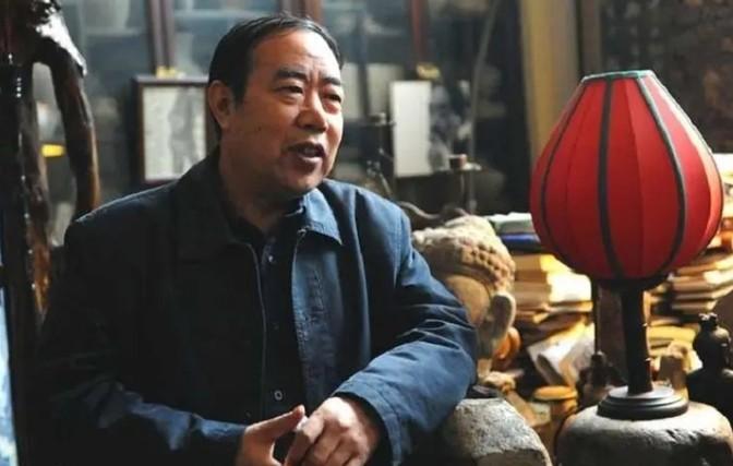 当年，贾平凹得了乙肝，他逢人就说自己得了肝病，朋友纷纷远离，妻子大怒：“你到处宣