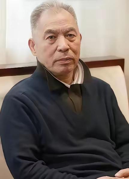 著名作家梁晓声的小姨20多岁时，未婚怀孕，执意不说孩子的父亲是谁，最后被开除，生