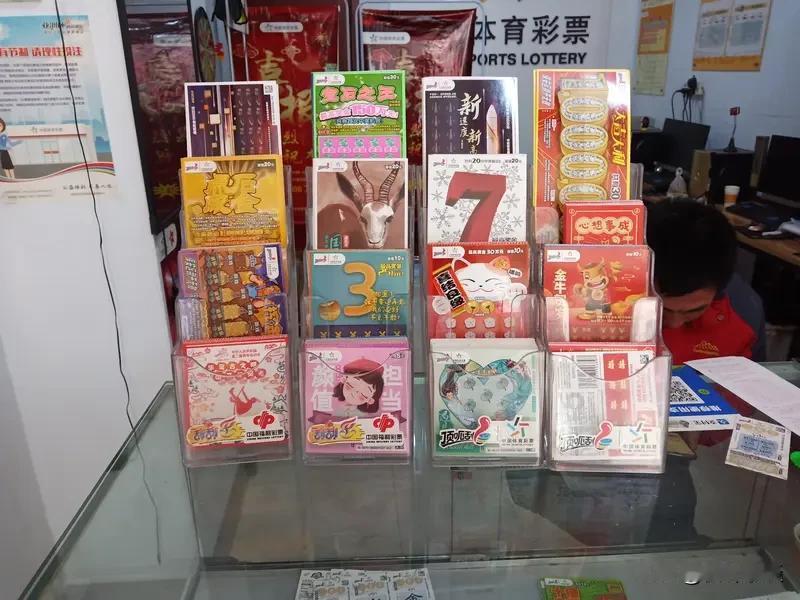 晒图笔记大赛 晒图笔记大赛太有意思啦，有两种晒图方向很值得关注。
一种是彩友晒的