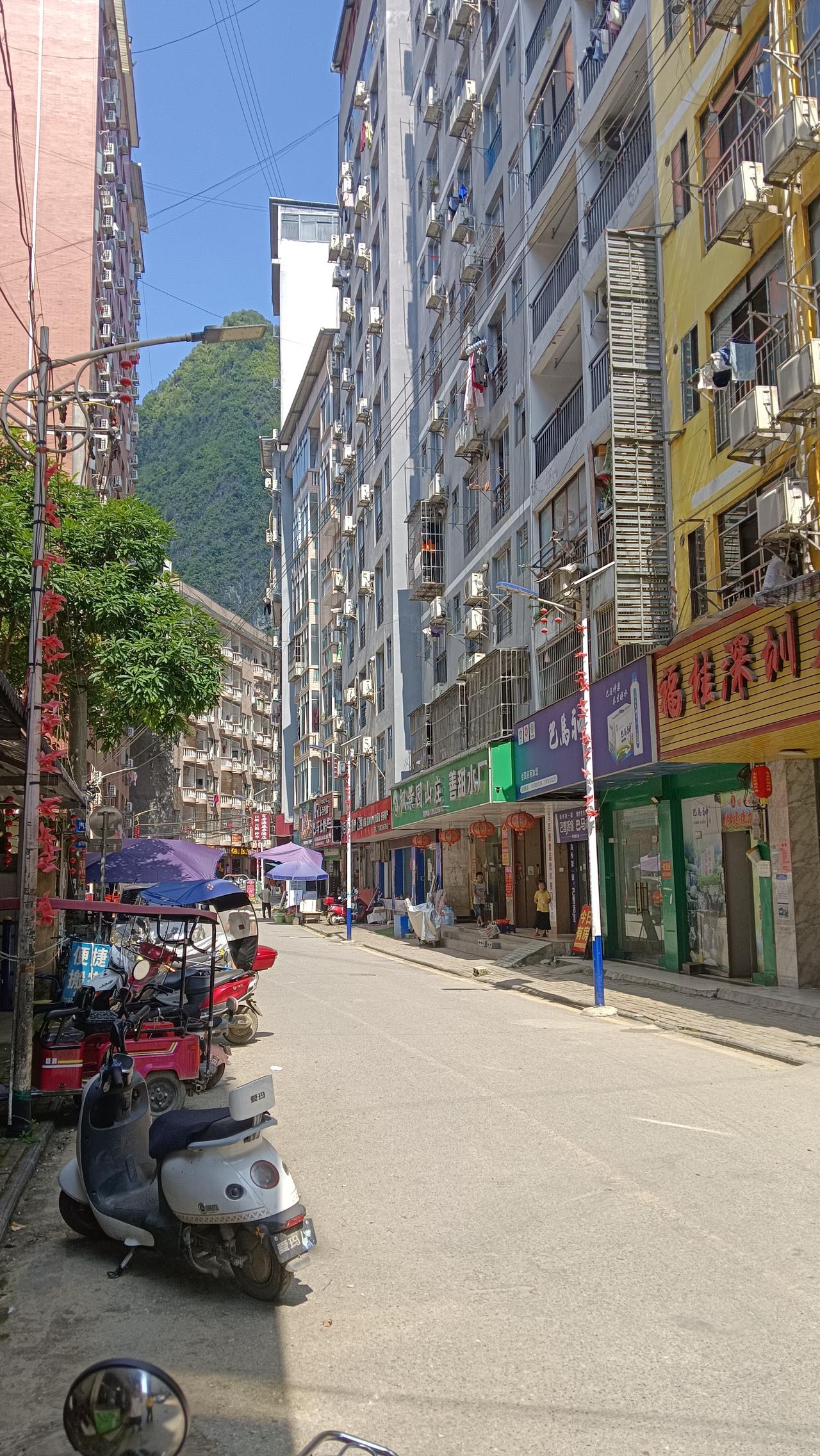 环球网消息，云南昆明、西双版纳等地的部分跟团游产品，号称旅游行程丰富，且标注“纯