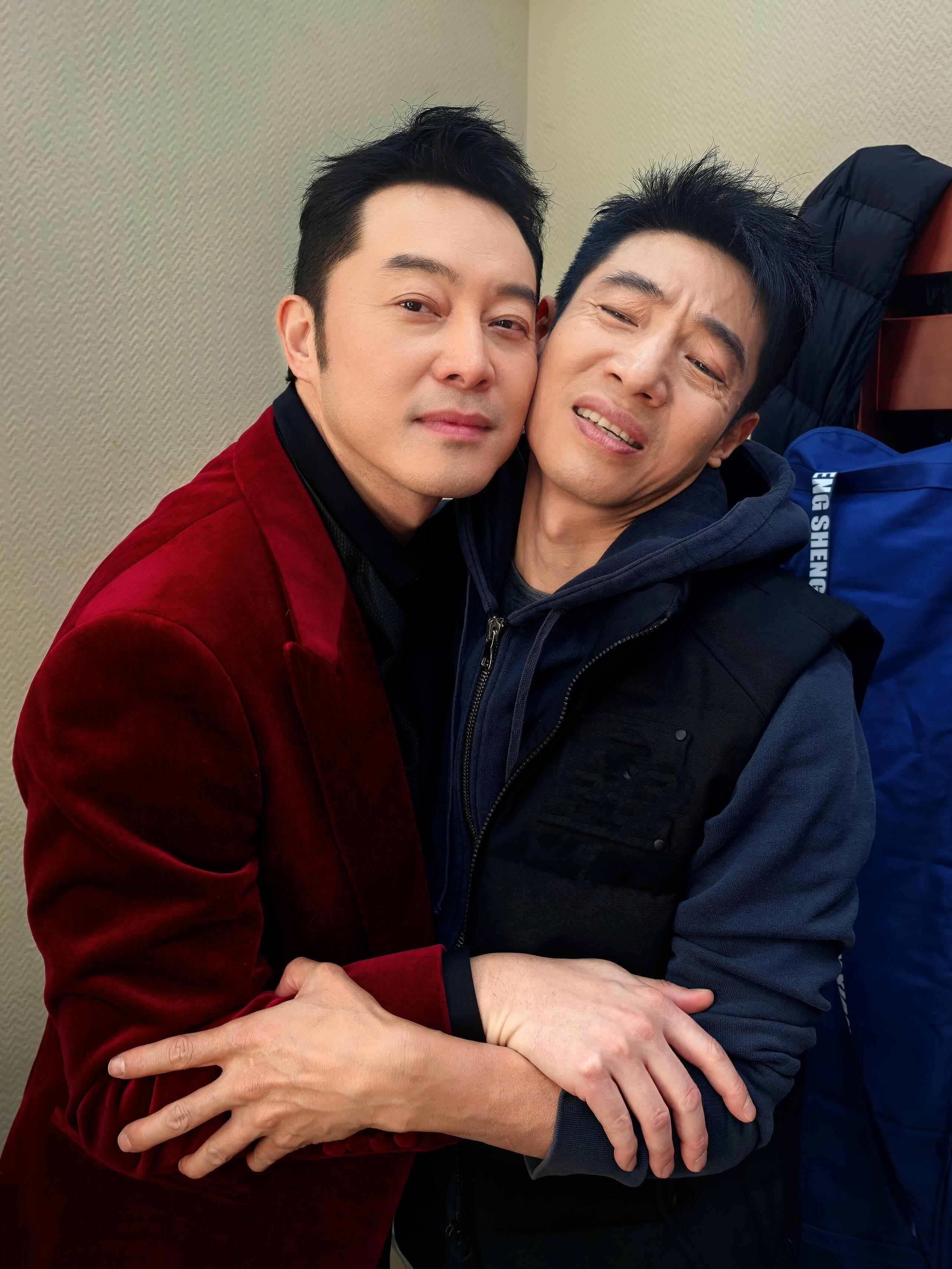 沙溢尼格买提撒贝宁贴贴 尼沙俱撒有点暖胃了，快过年了这才是我们想看到的 ！一个人