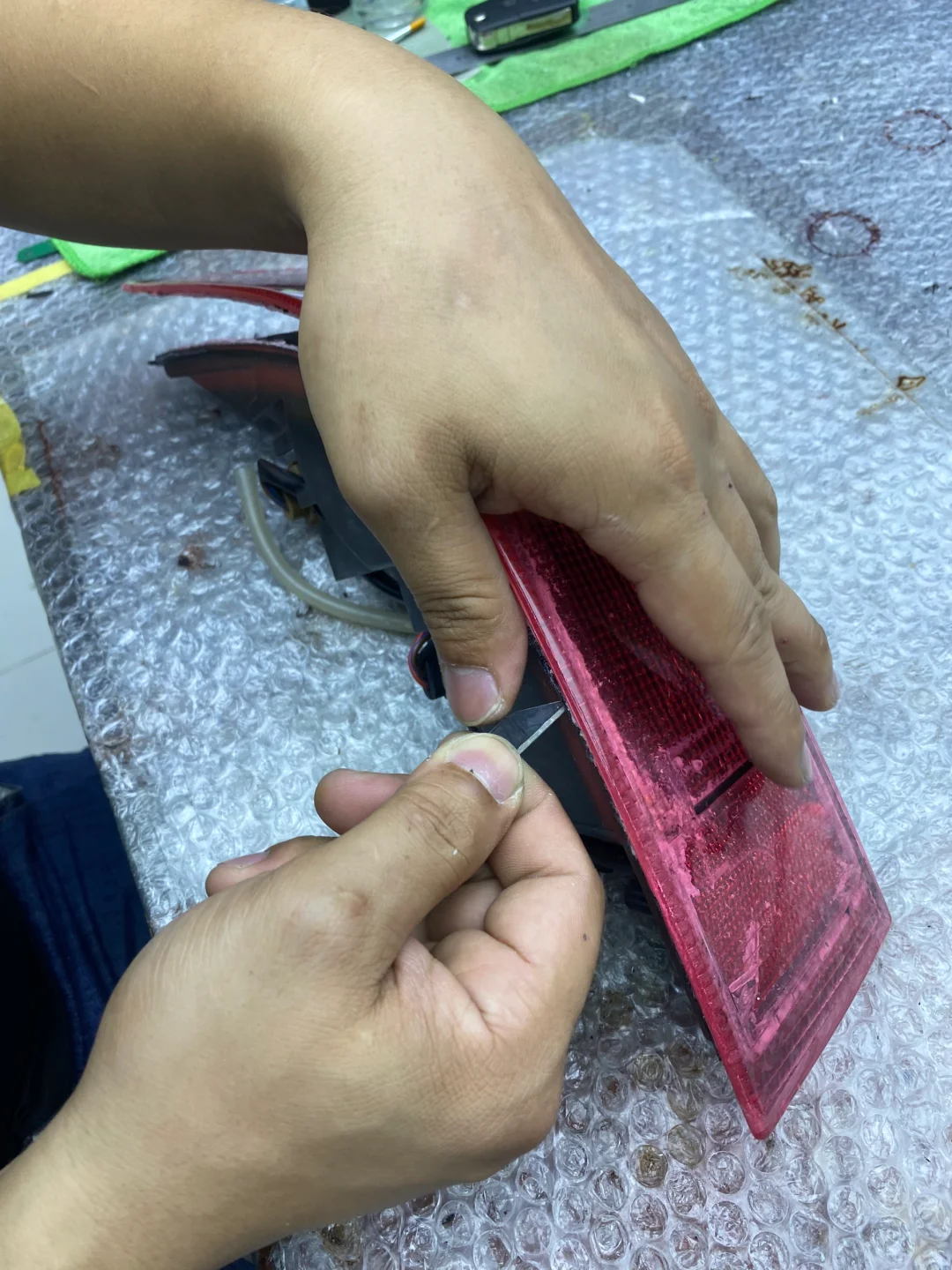 保时捷964尾灯入水修复