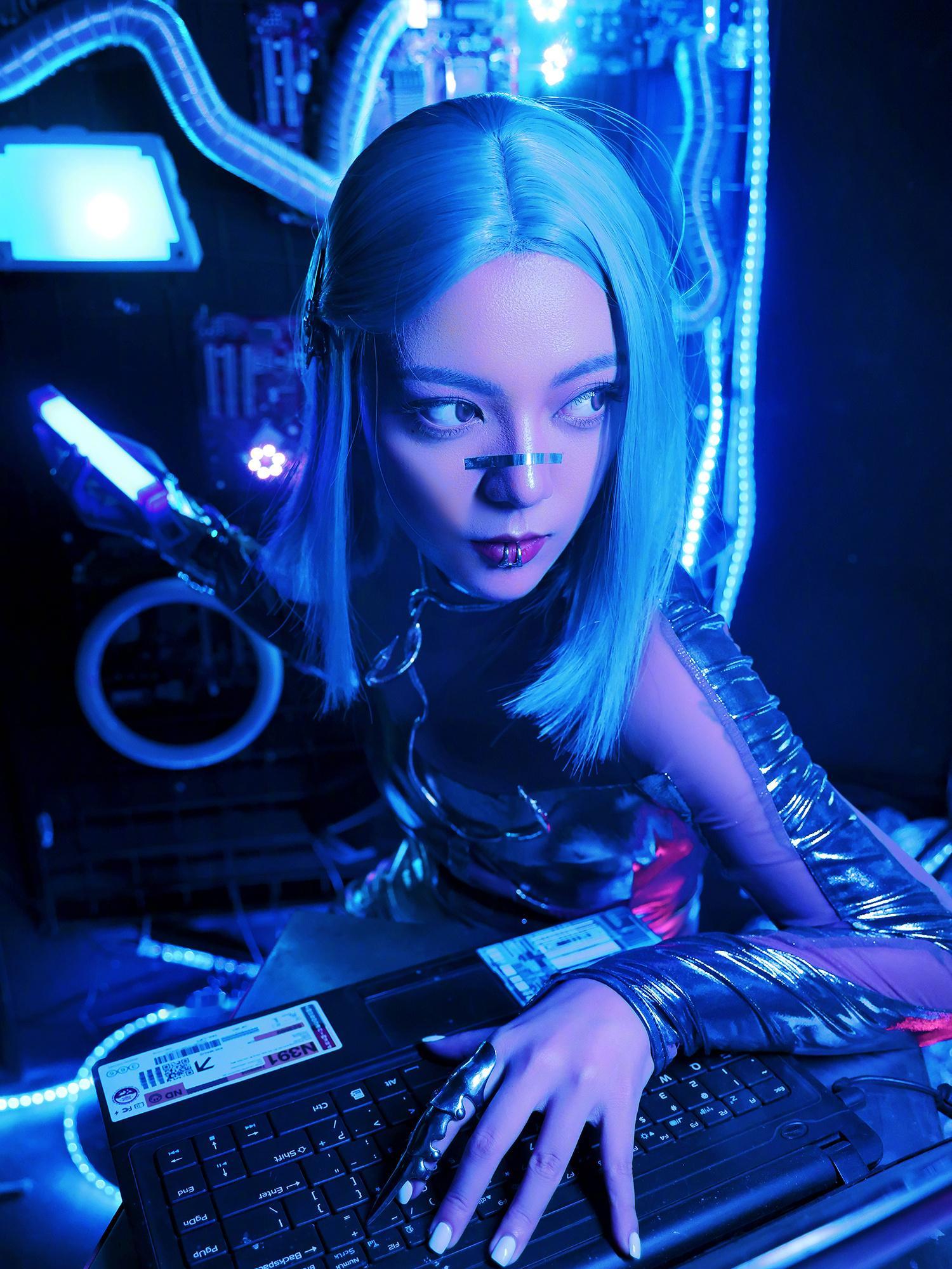 No.6300机械姬启动，你好世界！赛博朋克妆造 我们的世界就像是个巨大的赛博朋