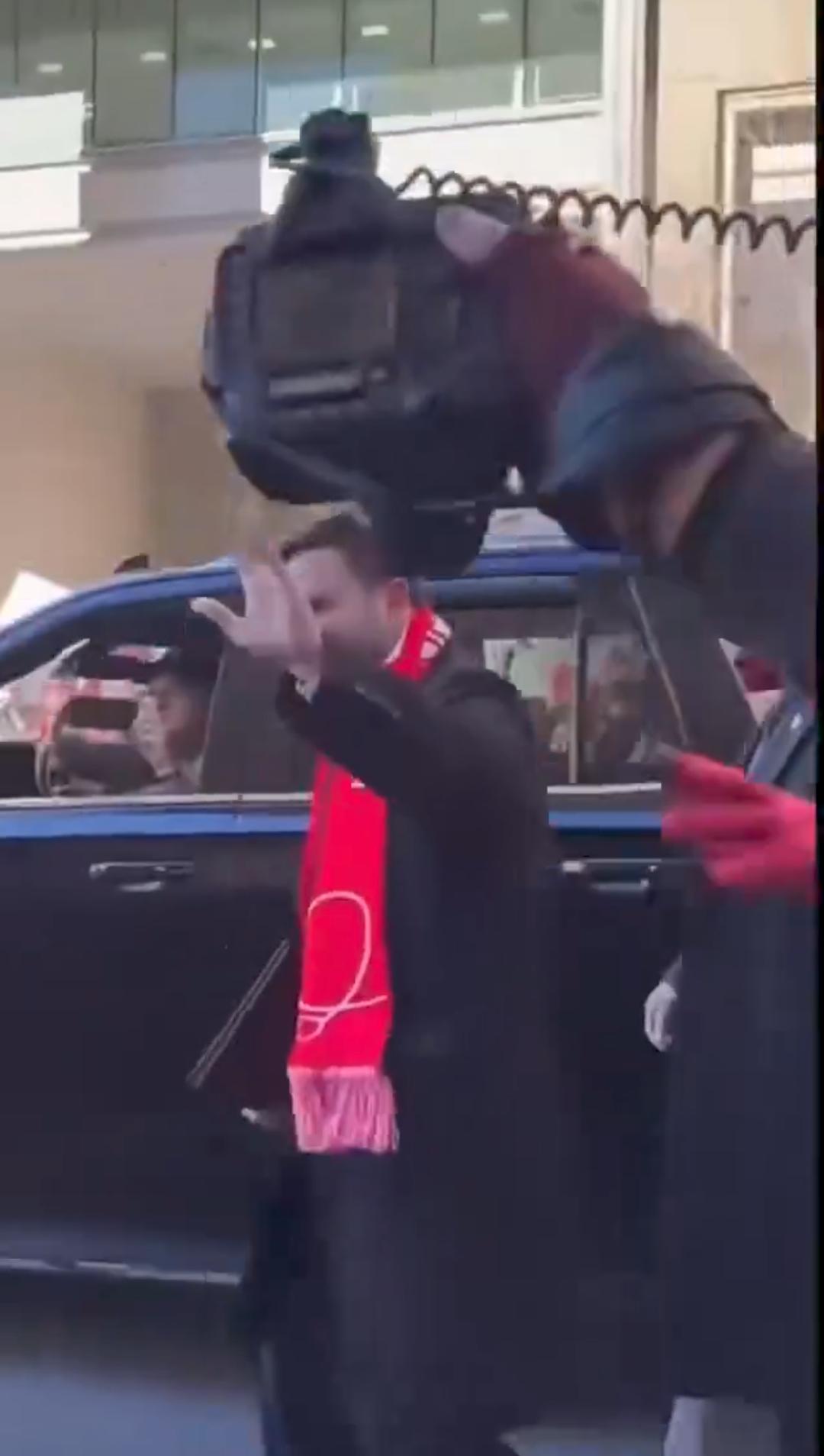 新闻快讯——纽约市长与参议员桑德斯声援罢工护士，谈判仍陷僵局！
纽约市市长佐兰·