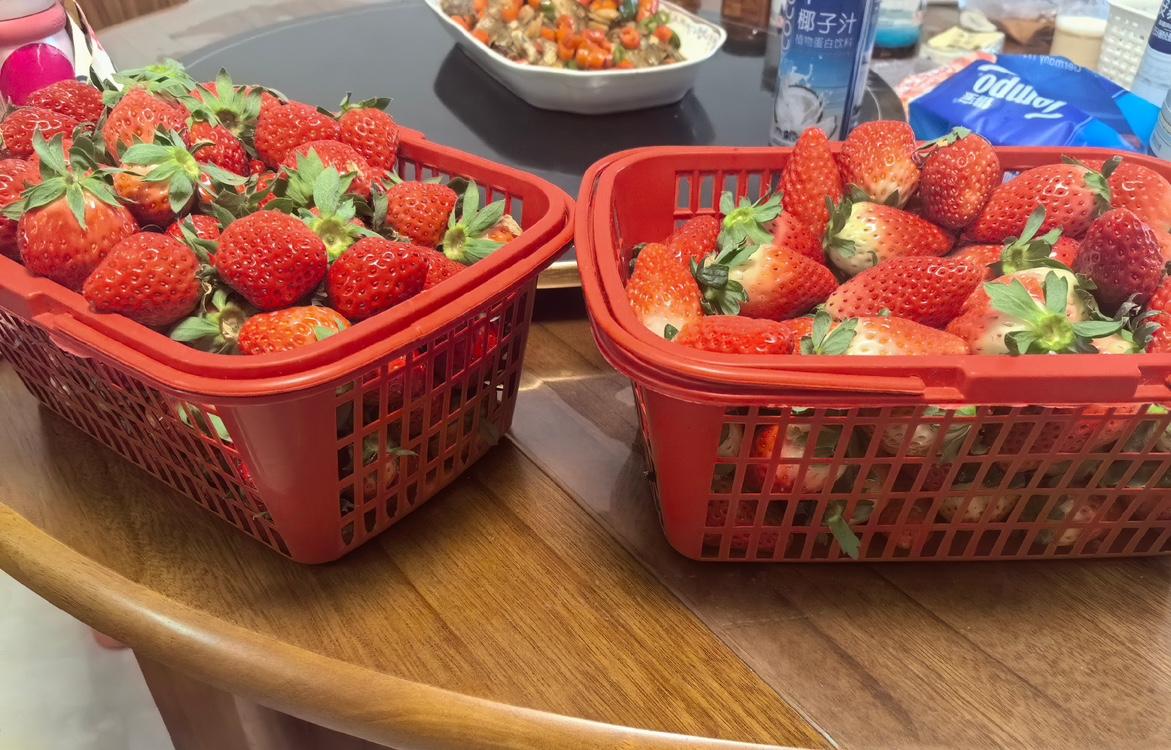 哎哟，今晚我可算把小红书翻成“健康焦虑百科全书”了。

从增强CT的价格翻到医保