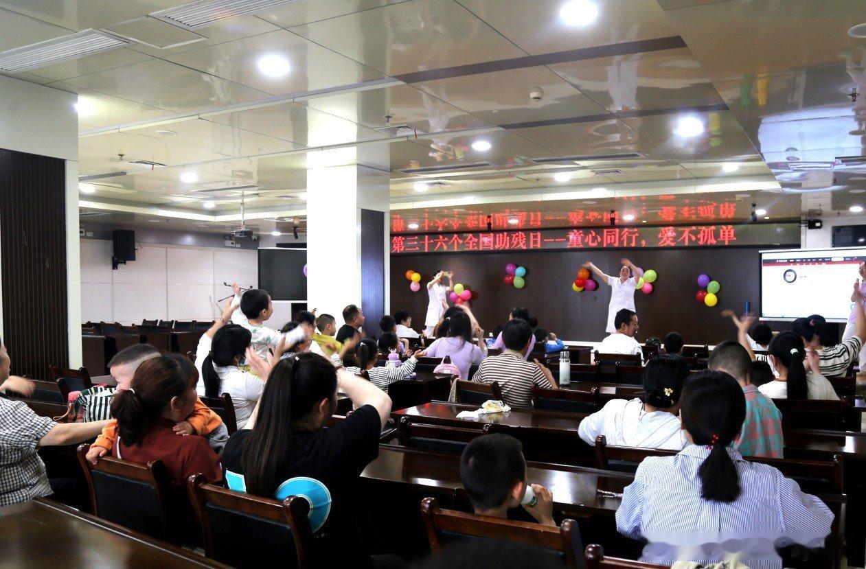 房县 房县妇幼保健院开展助残日亲子嘉年华活动十堰爆料 房县新闻网讯 通讯员 李帆