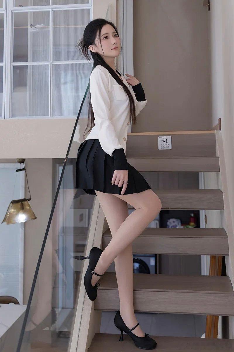 你会喜欢主动的女生吗美女热门美女 居家制服休闲风 