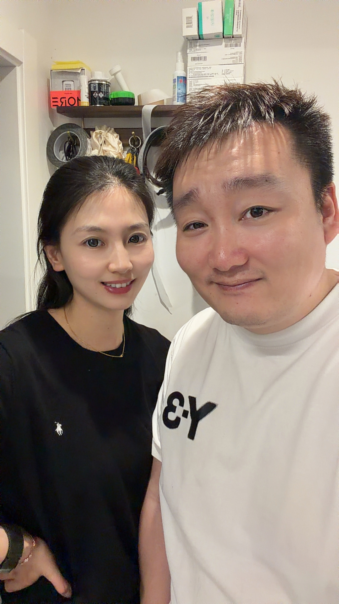 和赵娜出门骑车去公园溜溜，吹吹风 