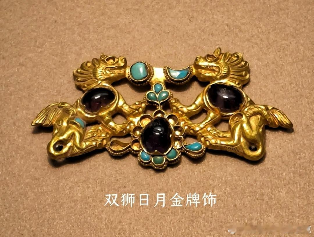 #约会博物馆##走进博物馆# 唐.吐蕃双狮日月金牌饰 ​​​
