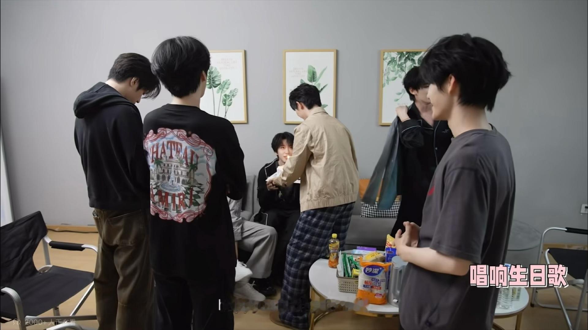 这里的生日歌山路十八弯最高级别礼遇的生日歌你就听吧笑死了 