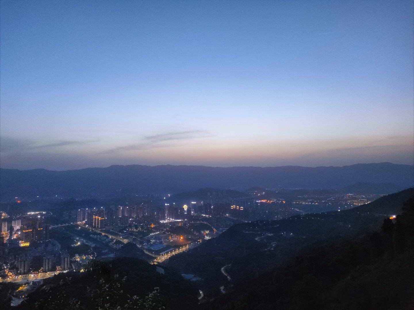 下周三之前等反弹，4150点逢高减仓。4050点就是阶段底部，下周三之前会有一波
