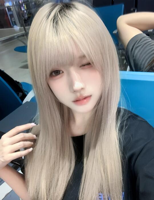喜欢现在的发色(>﹏<)