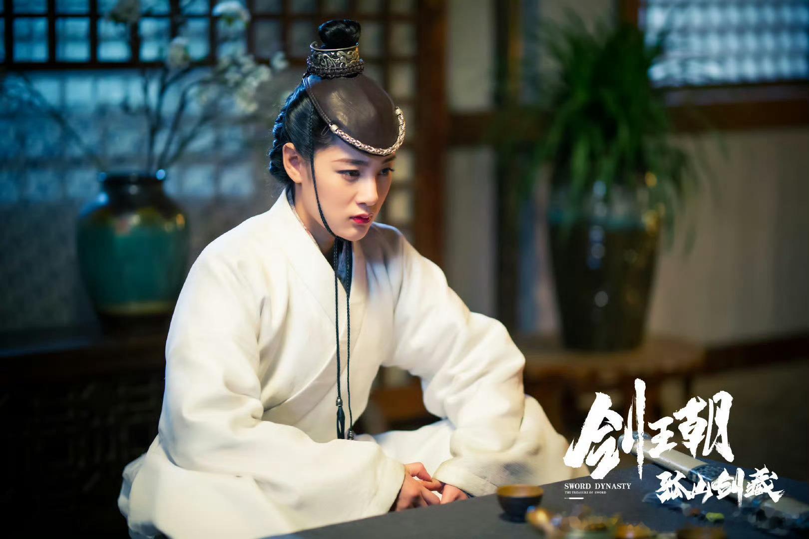 古装剧《剑王朝》  主演：李现，李一桐等这部剧画面很有电影感，但是有一些情节设计