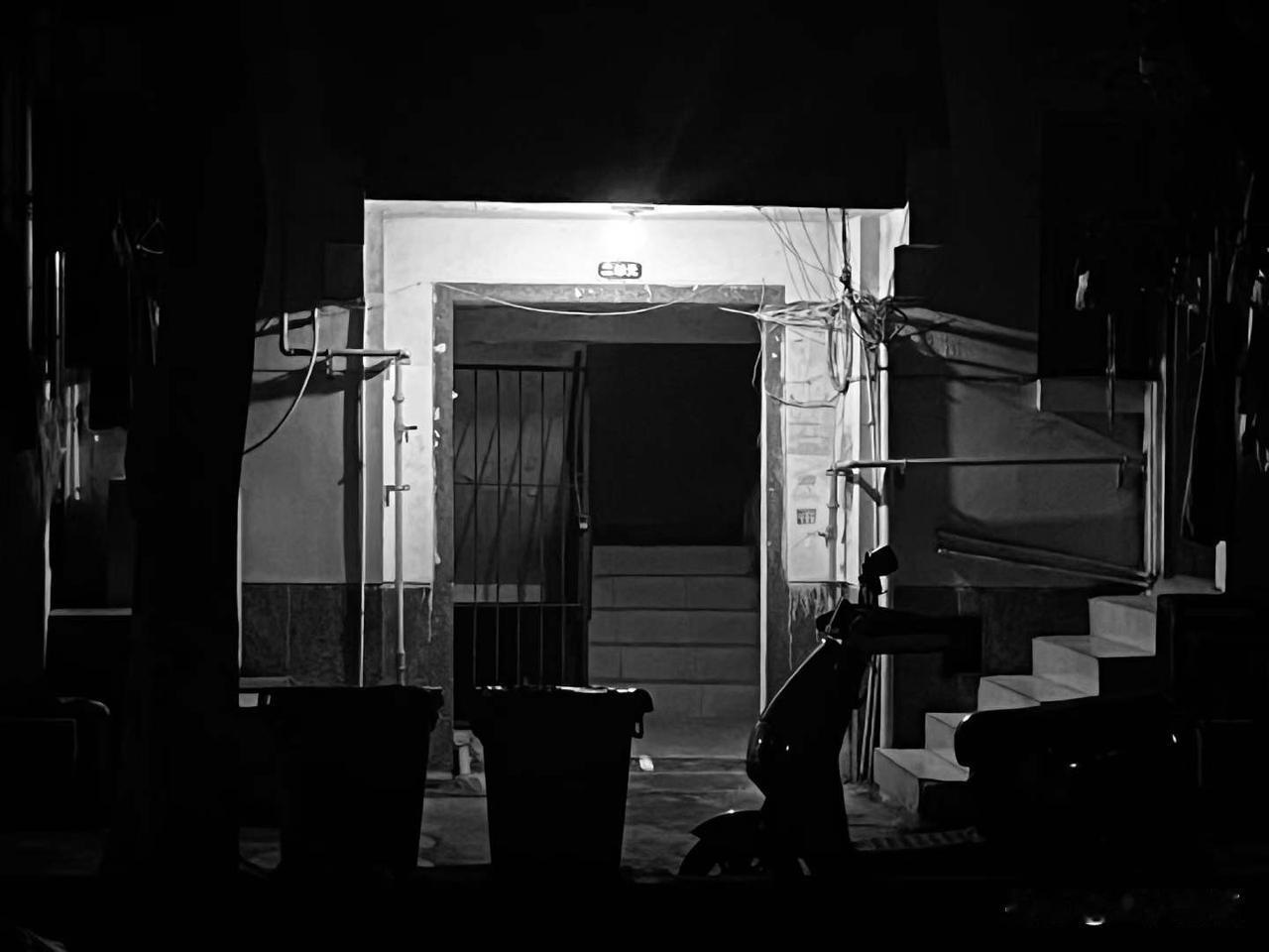 黑白回忆。
图文原创：如果
春日生活打卡季