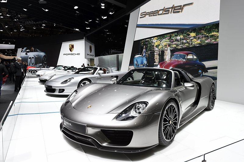 保时捷911 Turbo S，这细节太绝了
全世界最像移动艺术品的工业产物，不是