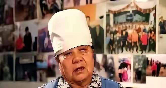 沈阳铁西区下岗女工韩雅琴，1983年冬天把四个刚出狱、没处去的寸头小伙领回家，打