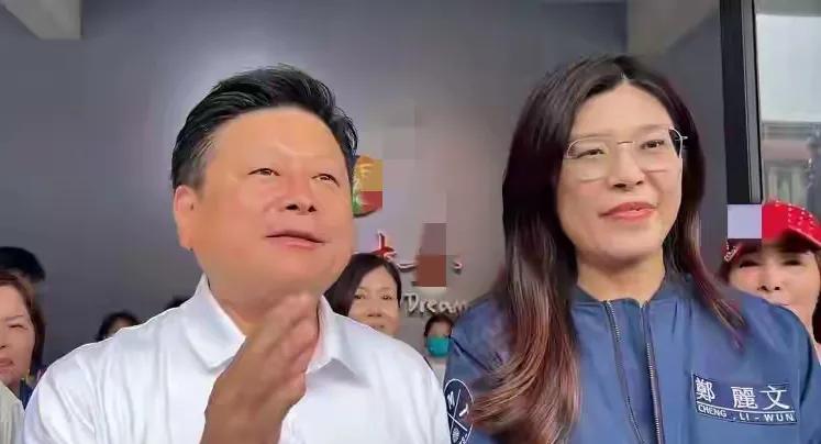 傅崐萁有新动作，主动配合韩国瑜或另有深意，郑丽文成关键！
众所周知，韩国瑜在8月