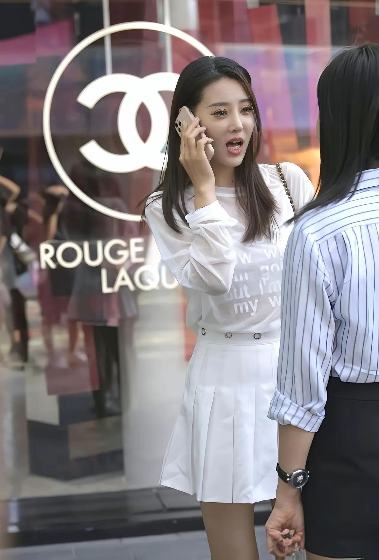 温柔甜美型女领导，工作很融洽女上司特别漂亮性感是什么体验?
