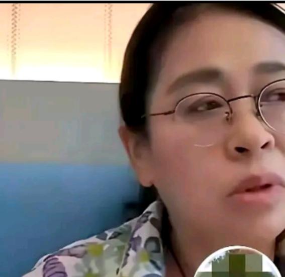 柴桑大姐不可能拍这种美颜照片！
网友用柴桑大姐的侧影截图翻拍美颜照，这侧影是姚家