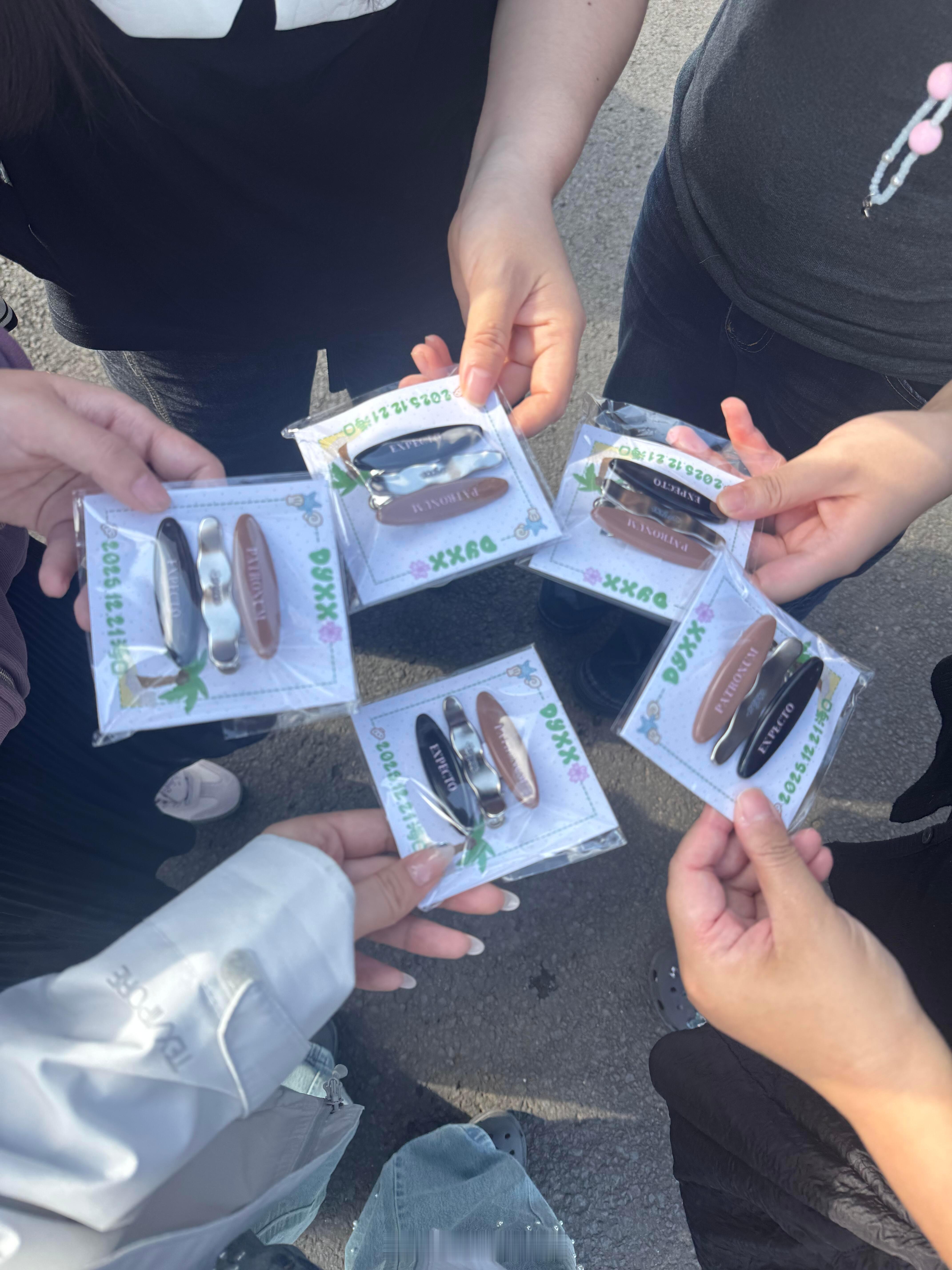 丁禹兮给粉丝送的发夹 心理委员 俺不得劲了 