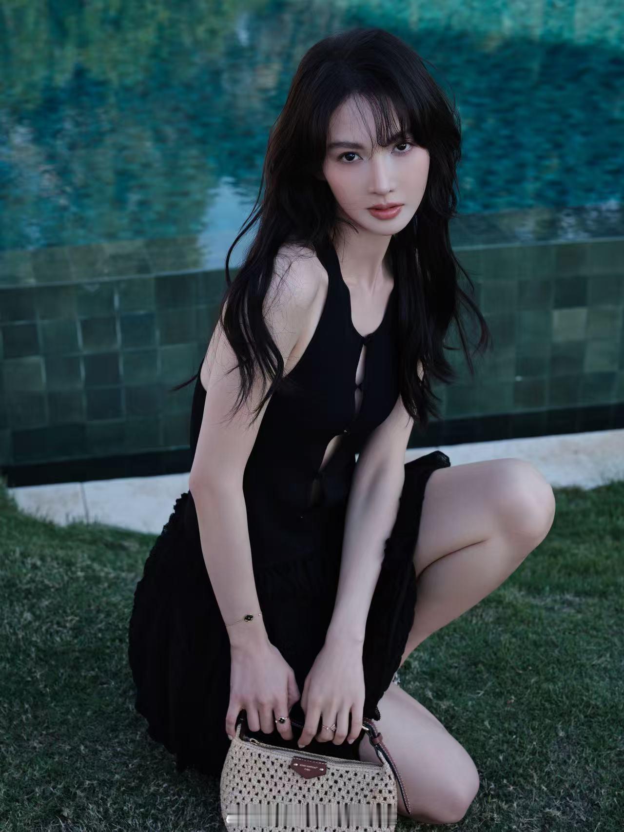 金晨 医美 不如说金晨是演员的剧抛脸，配合角色改变妆造，每一部都是不同的魅力。最