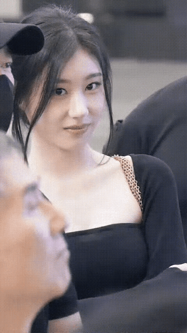现在理解周幽王为什么烽火戏诸侯了，
也理解了唐玄宗为了玉环不早朝了。
