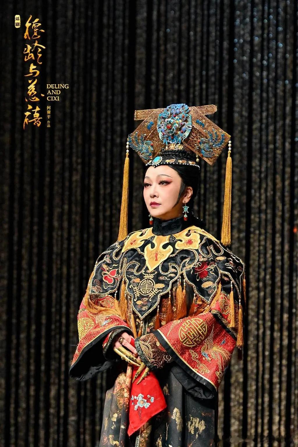 江珊现在经常在演这个话剧《德龄与慈禧》，她演慈禧。那么下次找王志文来演李莲英好不